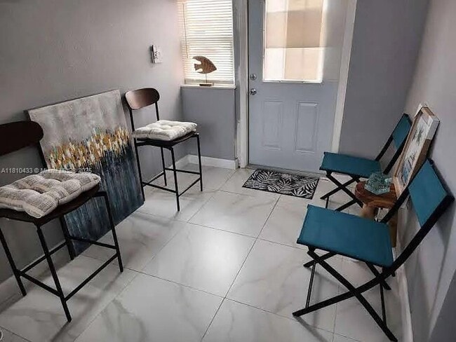877 NW 105th St in Miami, FL - Building Photo - Building Photo