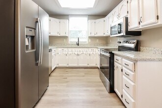 106 W Laredo Trail in Raymore, MO - Building Photo - Building Photo