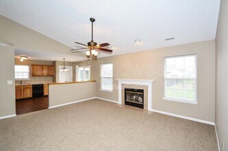 8177 Amarillo Dr in Indianapolis, IN - Foto de edificio - Building Photo