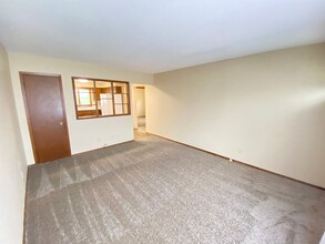 1807 Upton Ave in Waterloo, IA - Building Photo - Building Photo
