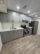 102 Lanark Cir in Brampton, ON - Building Photo - Building Photo