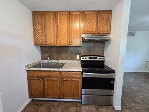 2147 Dodge Ave in Sarasota, FL - Building Photo - Building Photo