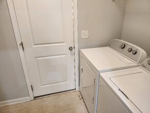 401 Durants Neck Ln in Morrisville, NC - Foto de edificio - Building Photo