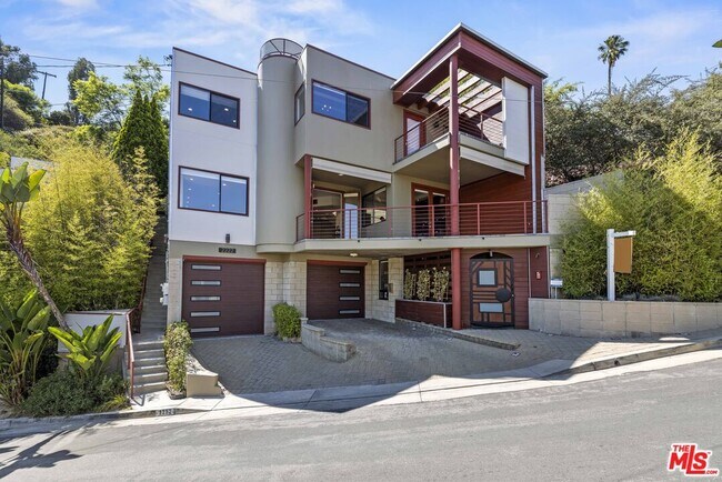 2222 Bancroft Ave in Los Angeles, CA - Building Photo - Building Photo