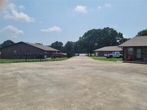 417741 Highway 150 in Eufaula, OK - Building Photo - Building Photo