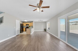 11526 W Paradise Dr in El Mirage, AZ - Building Photo - Building Photo