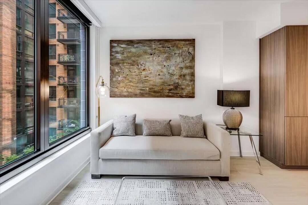 1051 First St NE in Washington, DC - Building Photo