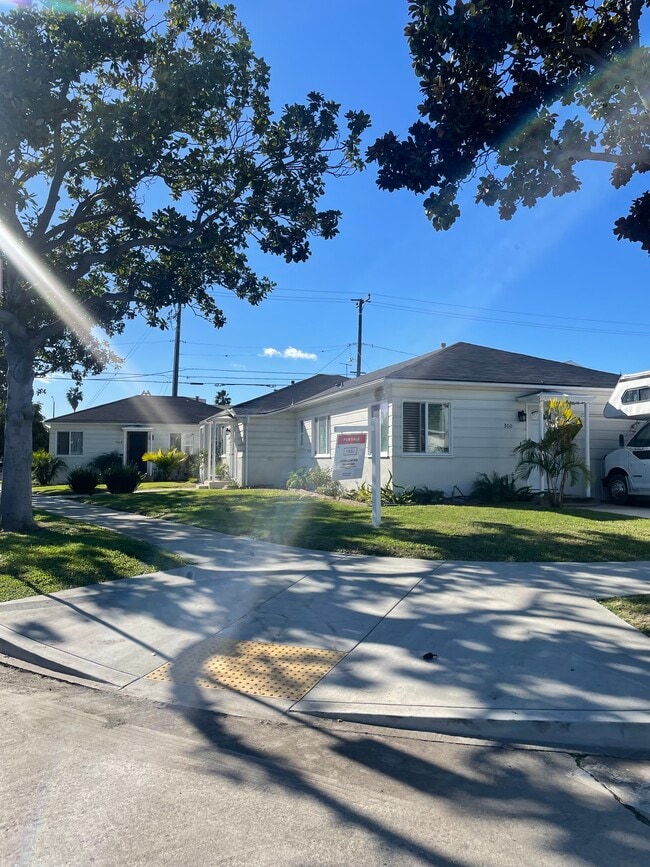300 W Hillsdale St