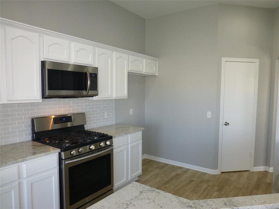 570 Atlantis in Kyle, TX - Building Photo