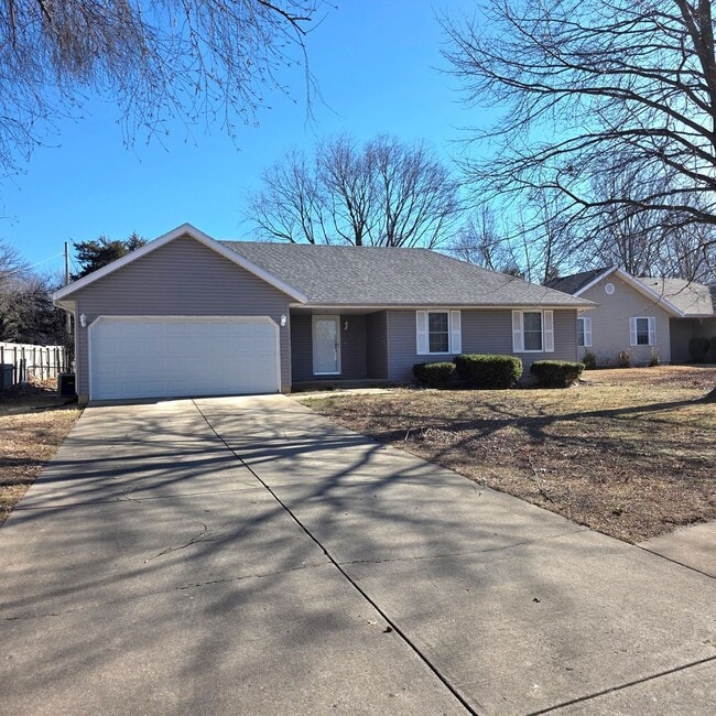 5626 S Stonegate Ave in Springfield, MO - Building Photo - Building Photo