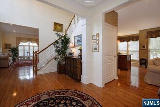 92 Twinberry Ct in Paramus, NJ - Building Photo - Building Photo