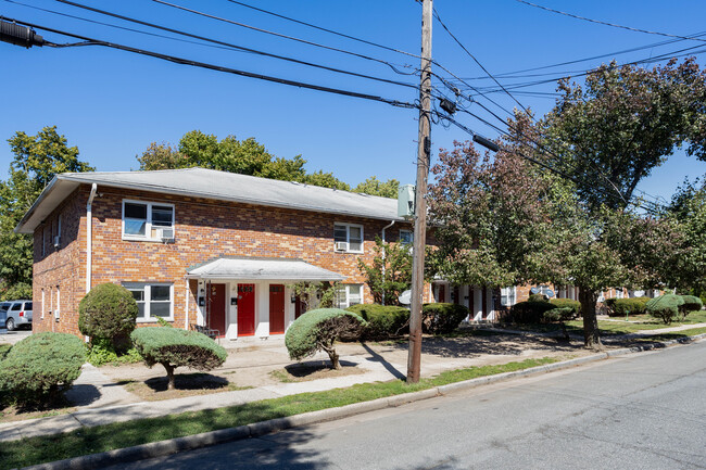 35 Seitz Ave in Hempstead, NY - Building Photo - Building Photo