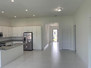 19447 SW 124th Ct in Miami, FL - Foto de edificio - Building Photo