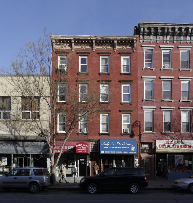 986 Manhattan Ave in Brooklyn, NY - Building Photo - Building Photo