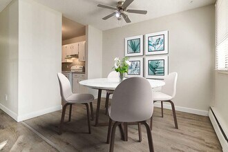 Hudson Court in Edmonton, AB - Building Photo - Building Photo