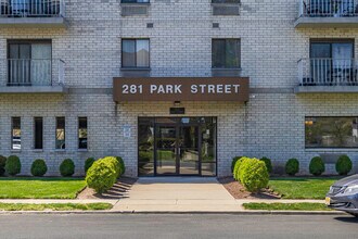 281 Park St in Hackensack, NJ - Foto de edificio - Building Photo