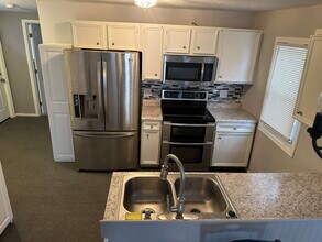 142 Beaver Ct, Unit Apt 2 in Amherst, OH - Building Photo - Building Photo