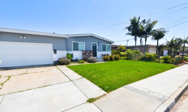 2131 Ilex Ave in San Diego, CA - Foto de edificio - Building Photo