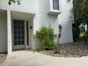 48728 Desert Flower Dr in Palm Desert, CA - Building Photo - Building Photo