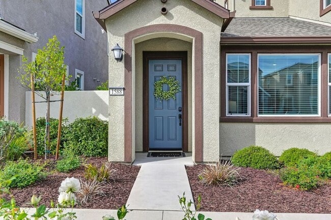 1588 Parkside Way in Roseville, CA - Building Photo - Building Photo