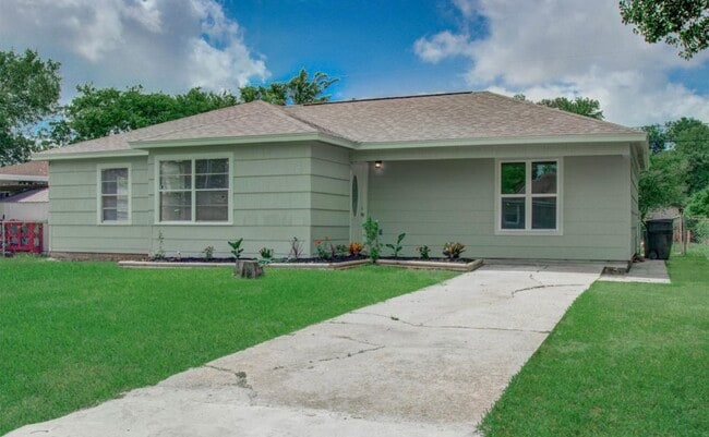 13122 Berwick St in Houston, TX - Building Photo - Building Photo