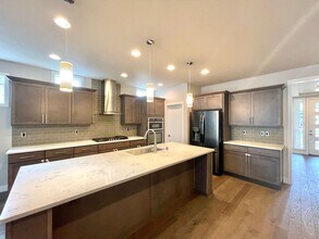 8810 NE 177th St in Bothell, WA - Building Photo - Building Photo