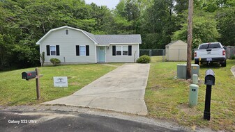 912 Laurel Ln in Jacksonville, NC - Building Photo