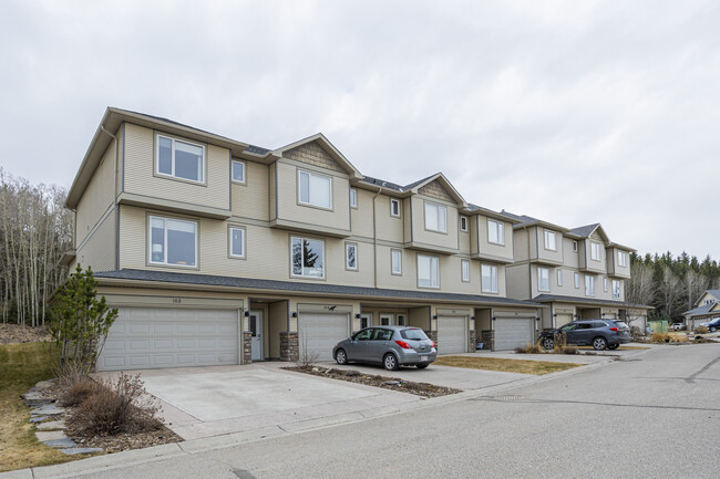 152 Crawford Dr in Cochrane, AB - Building Photo - Primary Photo