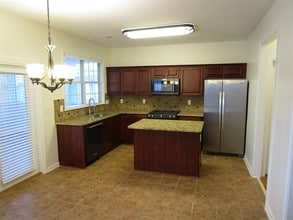 809 Plaintain Dr in Woodstock, GA - Foto de edificio - Building Photo