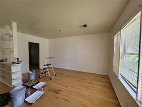 411 W Mansfield St in Brenham, TX - Building Photo - Building Photo