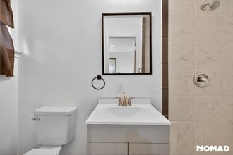 12 Talman Pl in Dix Hills, NY - Foto de edificio - Building Photo