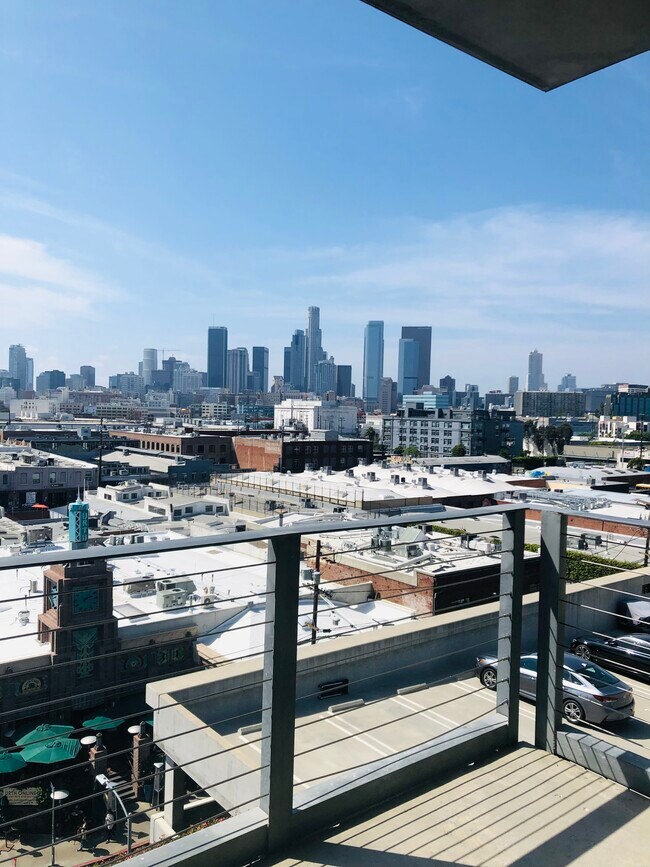 510 S Hewitt St, Unit 403 in Los Angeles, CA - Foto de edificio - Building Photo