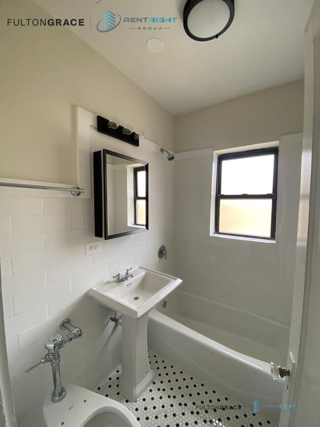 1700-1710 W Albion, Unit 1710 - 2W in Chicago, IL - Building Photo - Building Photo