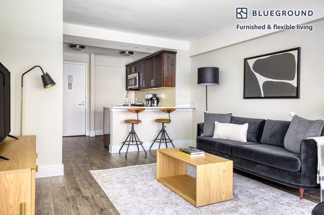 225 E 63rd St in New York, NY - Building Photo - Building Photo