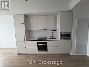 10 Graphophone Grv in Toronto, ON - Building Photo - Building Photo