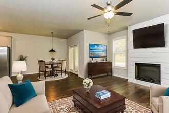 1143 Spring Marsh Ct NE in Gainesville, GA - Building Photo - Building Photo