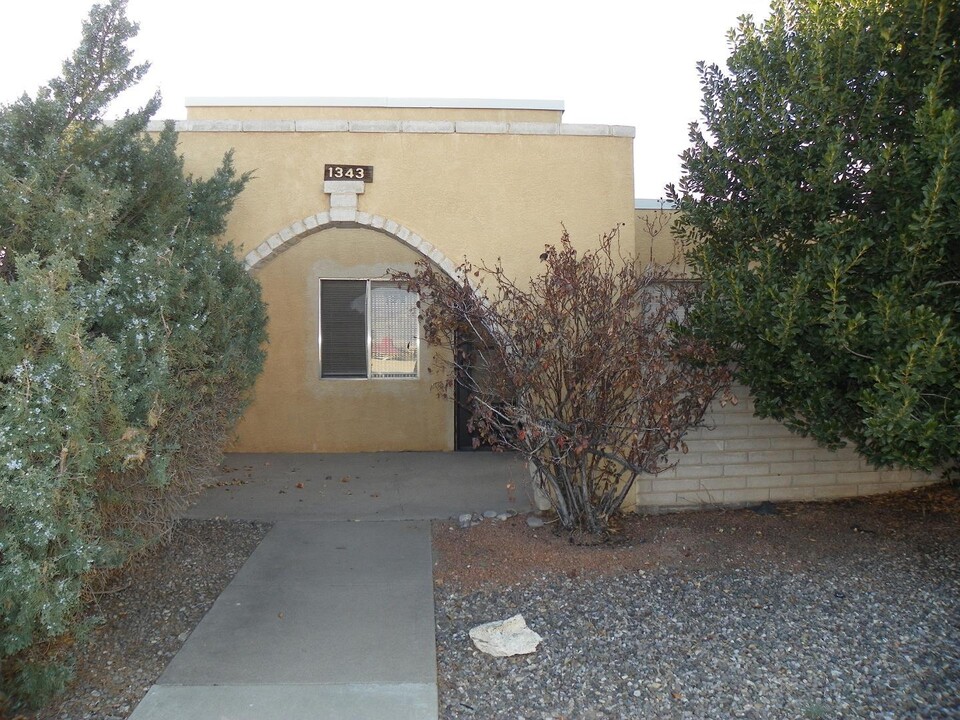 1343 Rio Rancho Dr NE in Rio Rancho, NM - Building Photo