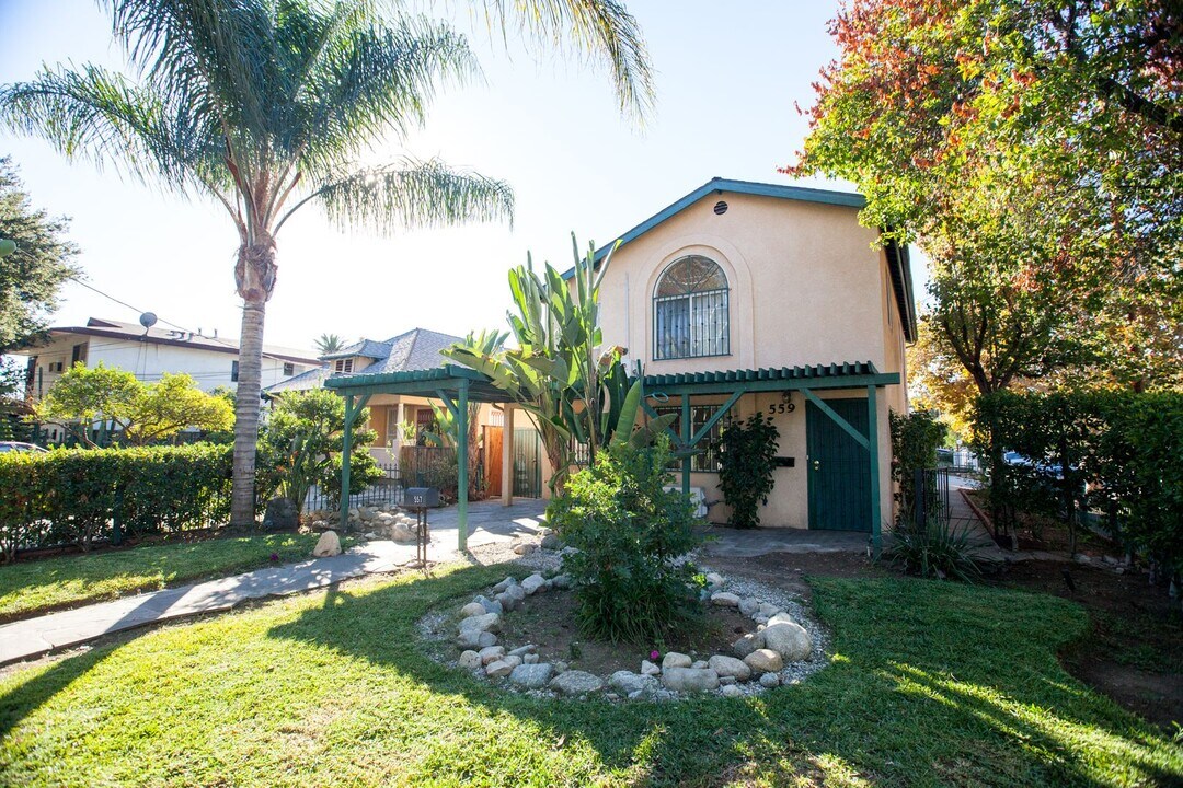 559 N Summit Ave-Unit -559 in Pasadena, CA - Building Photo
