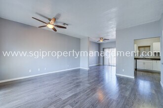 18604 N 33rd Dr in Phoenix, AZ - Foto de edificio - Building Photo