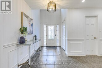 2075 Banbury Crescent in Oakville, ON - Building Photo - Building Photo