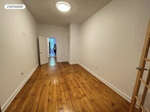 320 W 47th St in New York, NY - Building Photo - Building Photo