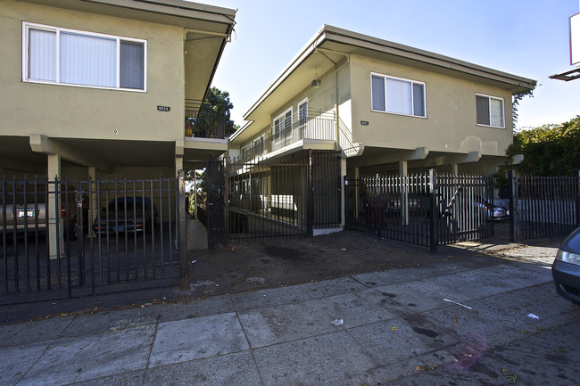 9829 Macarthur Blvd in Oakland, CA - Building Photo - Building Photo