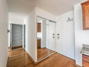 2933 N Sheridan Rd-Unit -29331103 in Chicago, IL - Building Photo - Building Photo