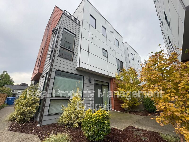541 S Cloverdale St in Seattle, WA - Foto de edificio