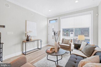 2444 Ingersoll St in Philadelphia, PA - Building Photo - Building Photo