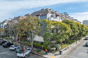 Goldengate Square in Long Beach, CA - Building Photo