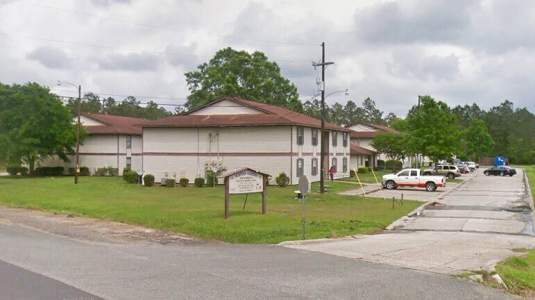 1601 W 4th St in Dequincy, LA - Building Photo