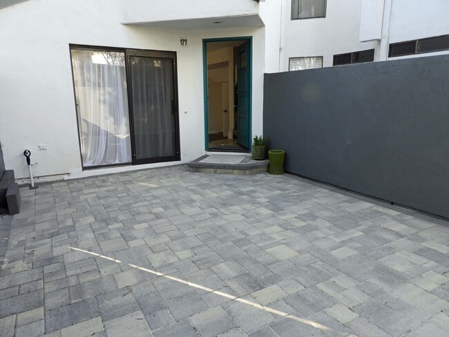 1109 Tivoli Ln in Simi Valley, CA - Foto de edificio - Building Photo