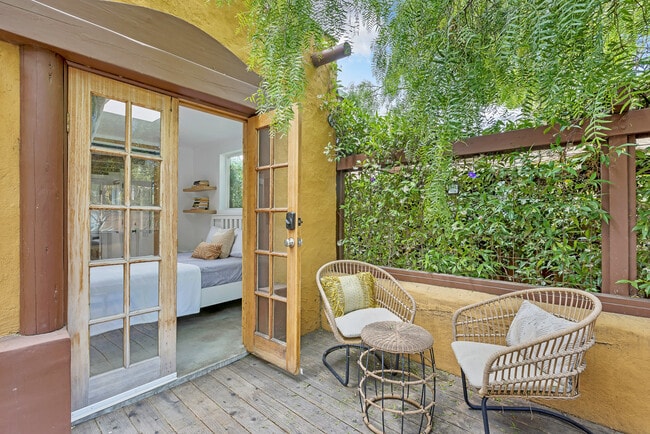 718 Vernon Ave in Venice, CA - Building Photo - Building Photo