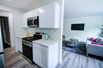 5402 N Damen Ave, Unit 202 in Chicago, IL - Building Photo - Building Photo